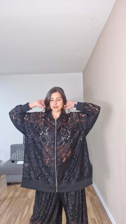 BOMBER CURVI ENCAJE NEGRA