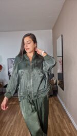 BOMBER SATEN talla pequeña o semicurvi