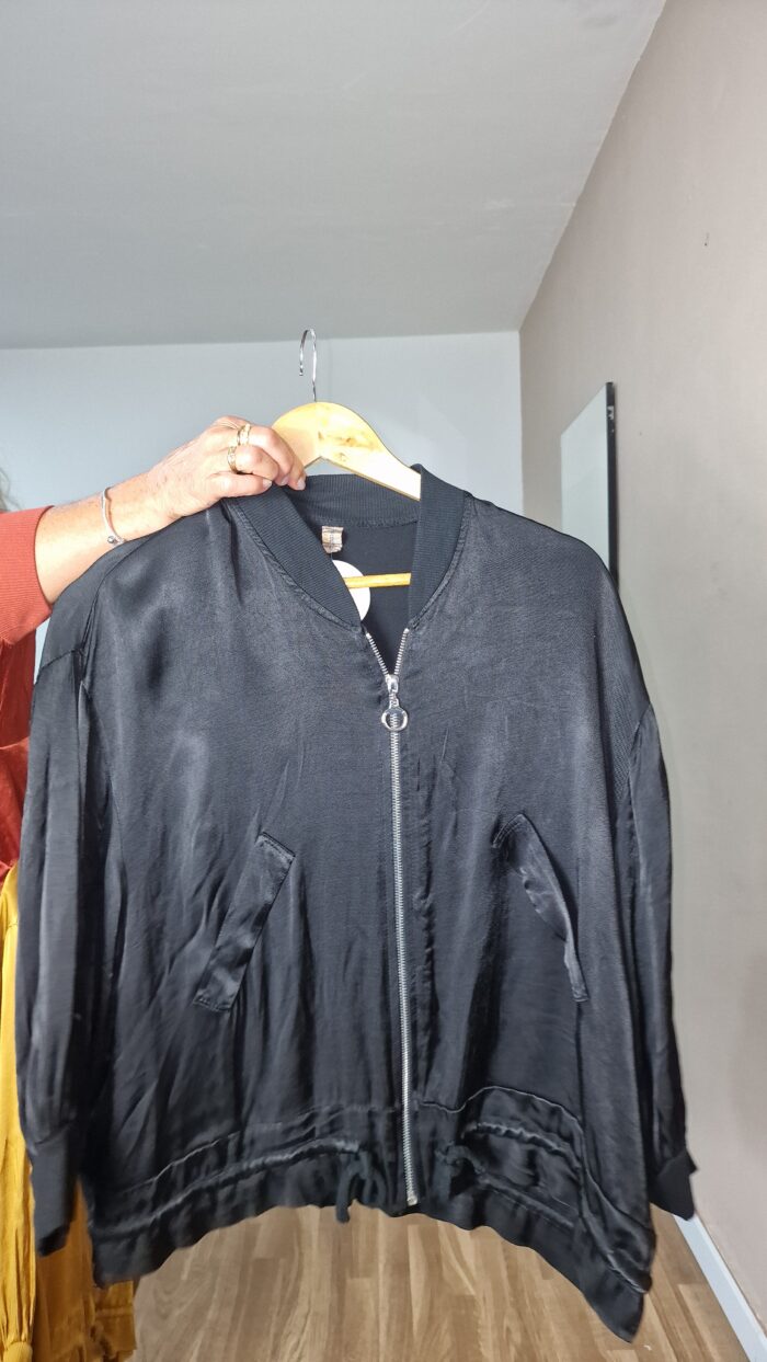 BOMBER SATEN talla pequeña o semicurvi - Imagen 6
