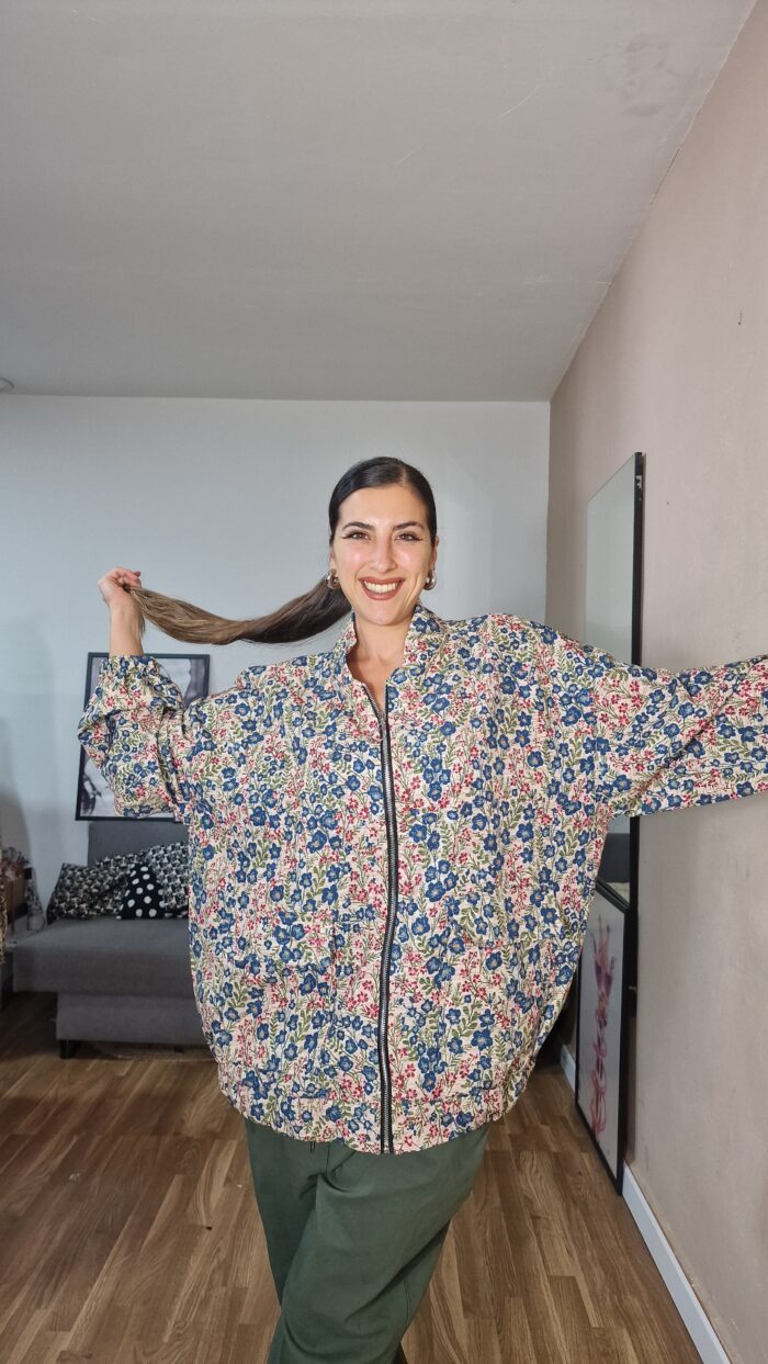 BOMBER CURVI FLORES - Imagen 4