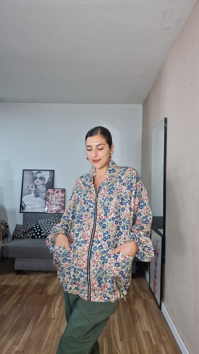 BOMBER CURVI FLORES - Imagen 5