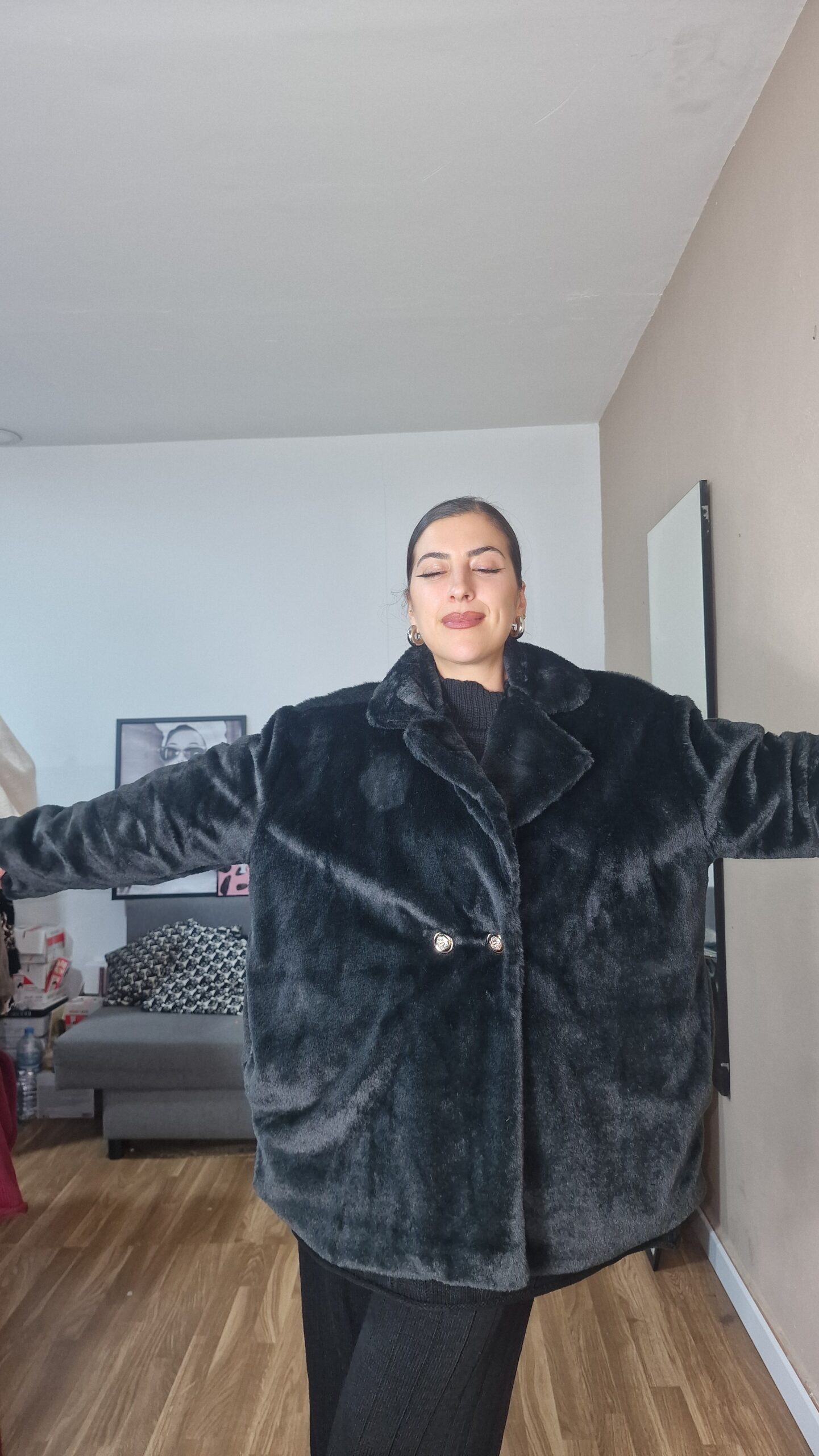 20251024_204159 ABRIGO CURVI PELO - Imagen 1