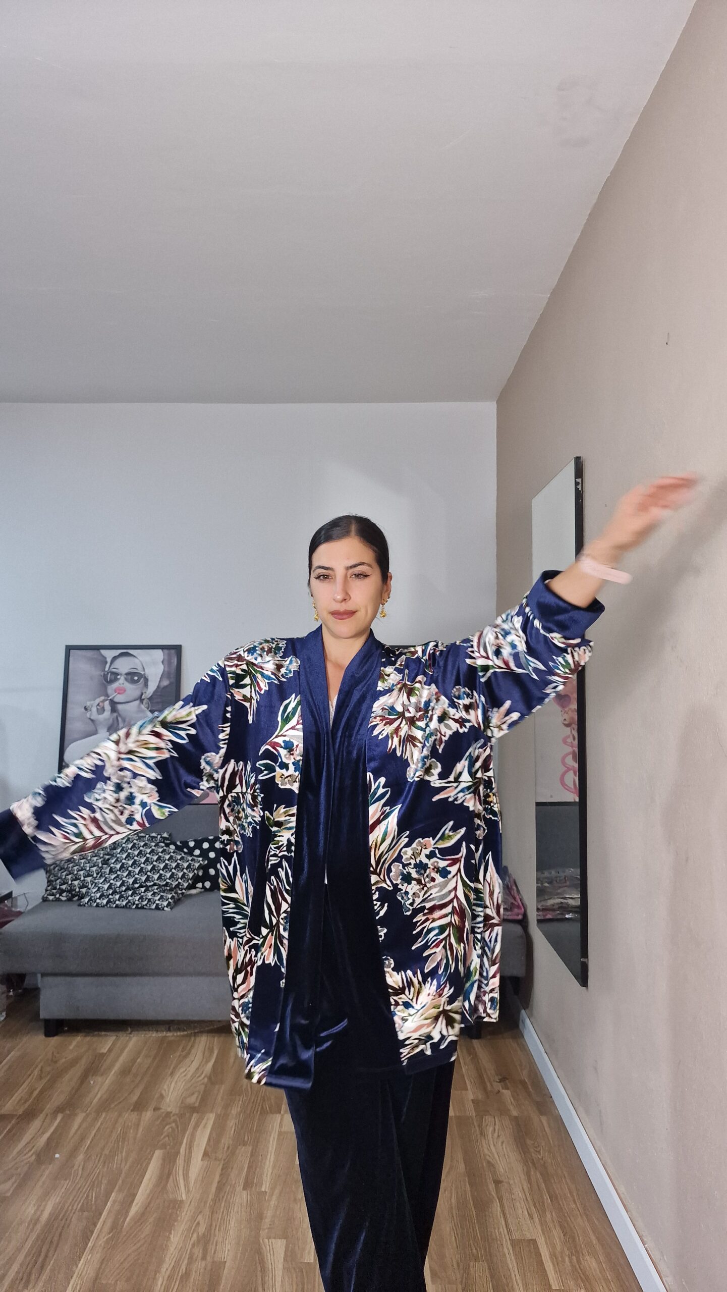 20251103_204826 QUIMONO CURVI TERCIOPELO FLORES - Imagen 1