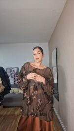 CAMISETA CURVI TULL FLORES - Imagen 2