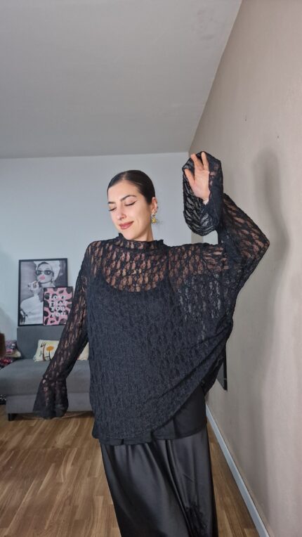 CAMISETA CURVI ENCAJE (Incluye camiseta tiranta)