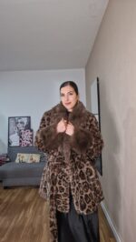 ABRIGO SEMICURVI PELO LEOPARDO