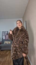 ABRIGO SEMICURVI PELO LEOPARDO - Imagen 4