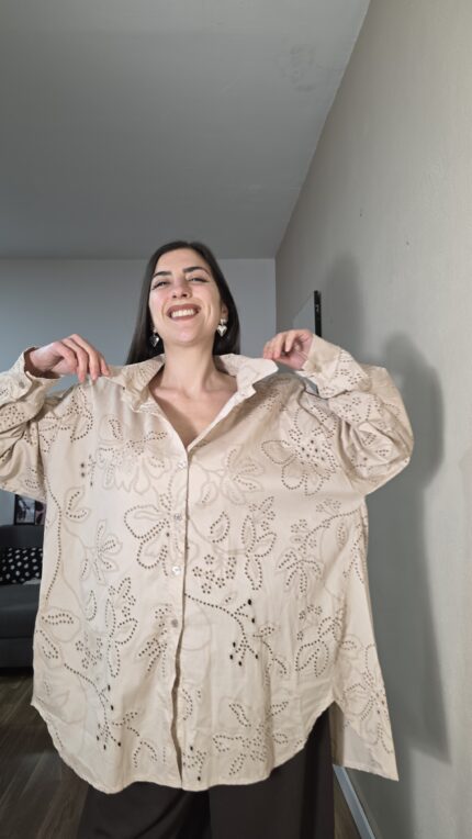 CAMISA CURVI PERFORADA