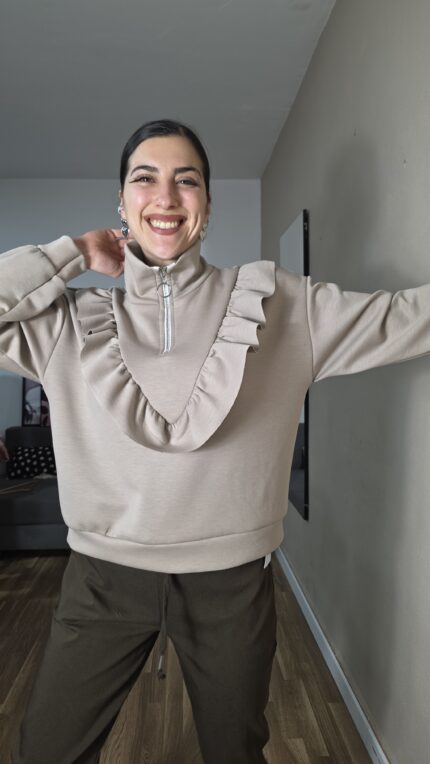 SUDADERA TALLA PEQUEÑA VOLANTE