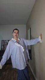 CAMISA CURVI RAYAS CUELLO PERFORADO - Imagen 4