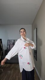 CAMISA CURVI FLORES RELIEVE - Imagen 4