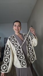 REBECA SEMICURVI CROCHET FLORES