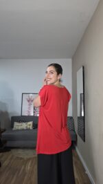 CAMISETA CURVI BROCHE LATERAL - Imagen 5