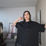 CAMISETA CURVI ASIMETRICA CON LUNARES