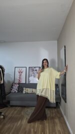 CAMISETA CURVI ASIMETRICA CON LUNARES - Imagen 4