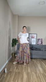 PANTALON SEMICURVI SEDA FLORES - Imagen 10