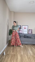 PANTALON SEMICURVI SEDA FLORES - Imagen 6