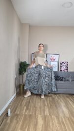 PANTALON SEMICURVI SEDA FLORES - Imagen 2