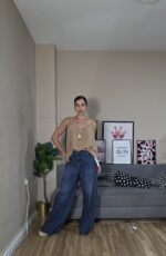 JEANS CURVI TACHUELAS