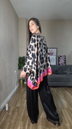 BLUSA CURVI SATEN LEOPARDO - Imagen 5