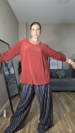 CAMISETA CURVI LICRA TACHUELAS - Imagen 8