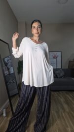 CAMISETA CURVI LICRA TACHUELAS - Imagen 6
