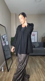 CAMISETA CURVI LICRA TACHUELAS - Imagen 4