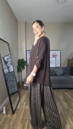 CAMISETA CURVI LICRA TACHUELAS - Imagen 3