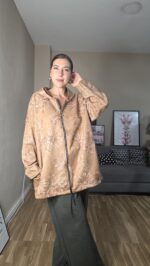 BOMBER CURVI ANTE BORDADA - Imagen 4